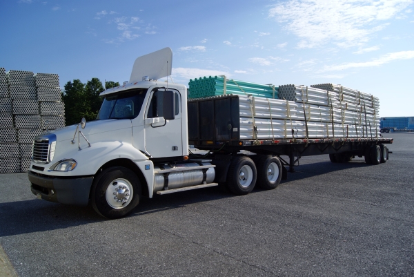 Flatbed freight shipping from Milwaukee to Minneapolis Saint Paul